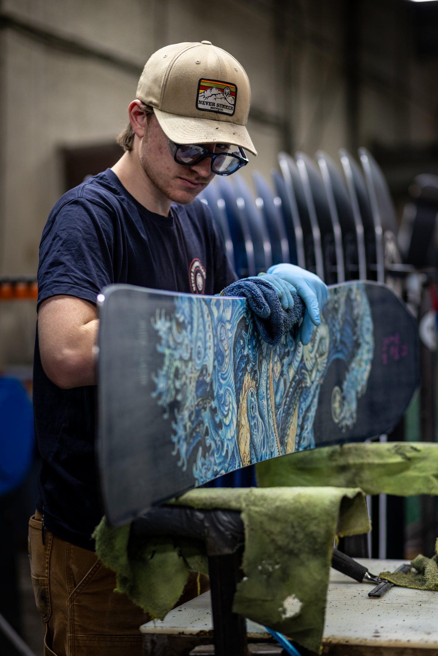 Men's Small Batch Instagator Snowboard | Never Summer – Never